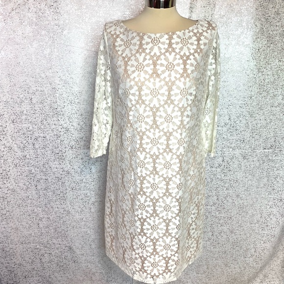 Vince Camuto Dresses & Skirts - Vince camuto lace shift dress